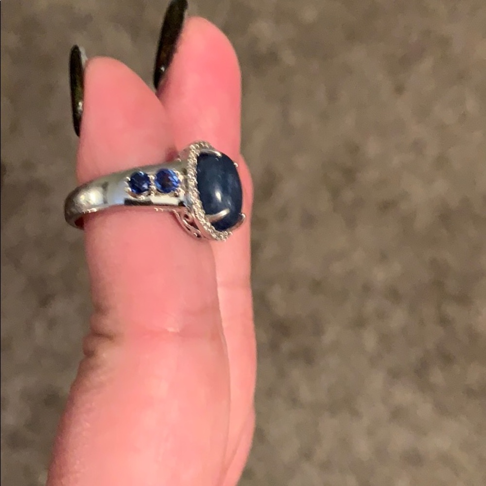 Ring - Picture 2 of 5
